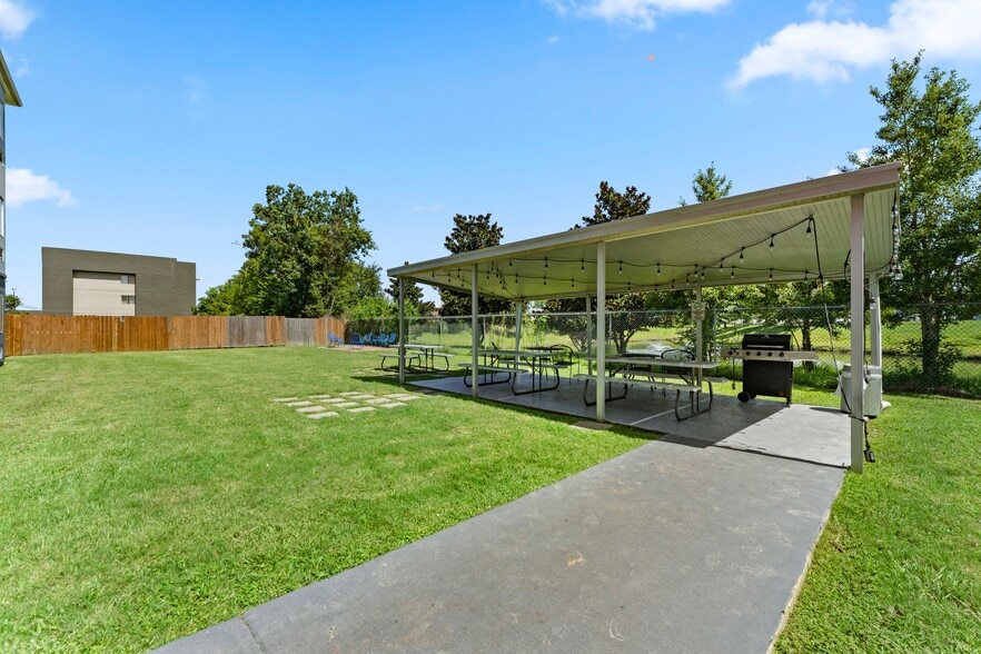 More Photos Of 10645 Reiger Rd, Baton Rouge Hotel For Sale