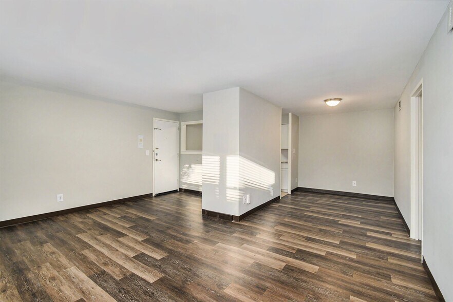 More Photos Of 4339 Roanoke Pkwy, Kansas City Apartments For Sale