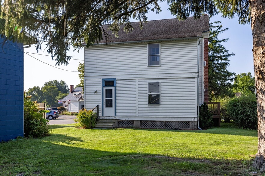 More Photos Of 910 W Market St, Lewisburg Freestanding For Sale