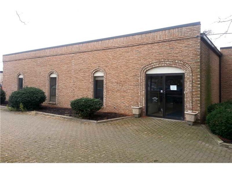 More Photos Of 3 Kensington Sq, New Kensington Medical For Lease