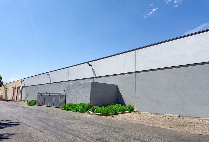 More Photos Of 1700 Emerson Ave, Oxnard Manufacturing For Sale