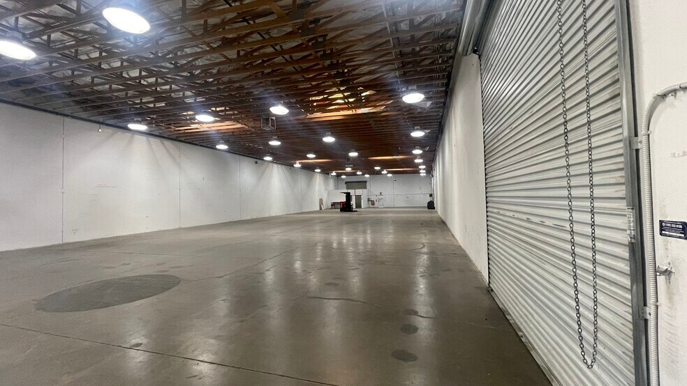 More Photos Of 5035 Schuster St, Las Vegas Distribution For Sale