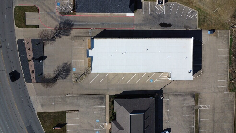 More Photos Of 504 N Ridgeway Dr, Cleburne Office For Lease