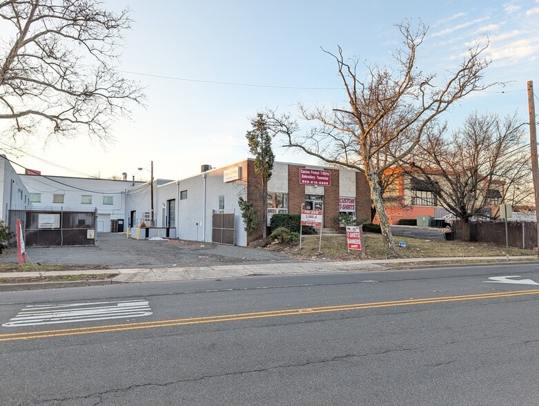 More Photos Of 1166-1200 W Chestnut St, Union Township Showroom For Lease