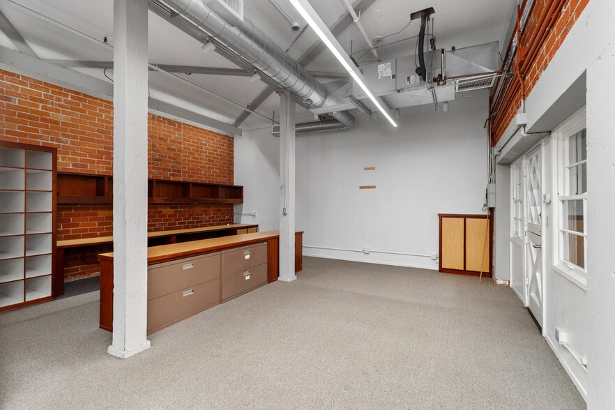 More Photos Of 580 Broadway St, Laguna Beach Office For Lease