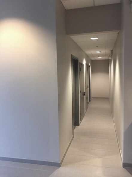 More Photos Of 1300 Greenbrook Blvd, Hanover Park Office For Lease