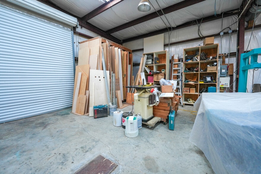 More Photos Of 7800 County Road 24, Fairhope Showroom For Sale