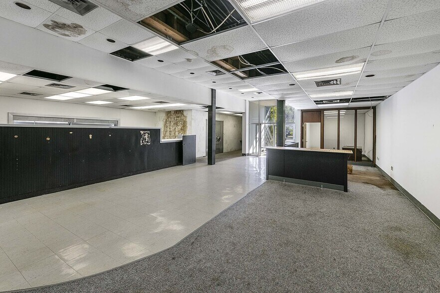 More Photos Of 1980 Oak Ridge Tpke, Oak Ridge Bank For Sale