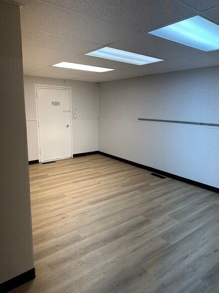 More Photos Of 4911 Industrial Rd, Fort Wayne Warehouse For Lease