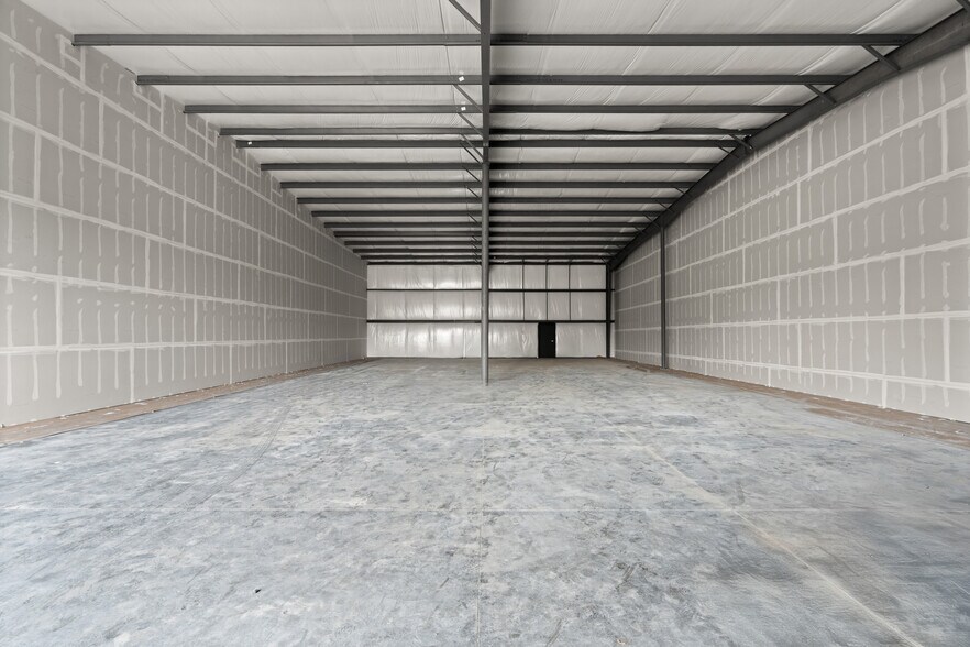 More Photos Of 954 Ort Ln, Merlin Industrial For Lease