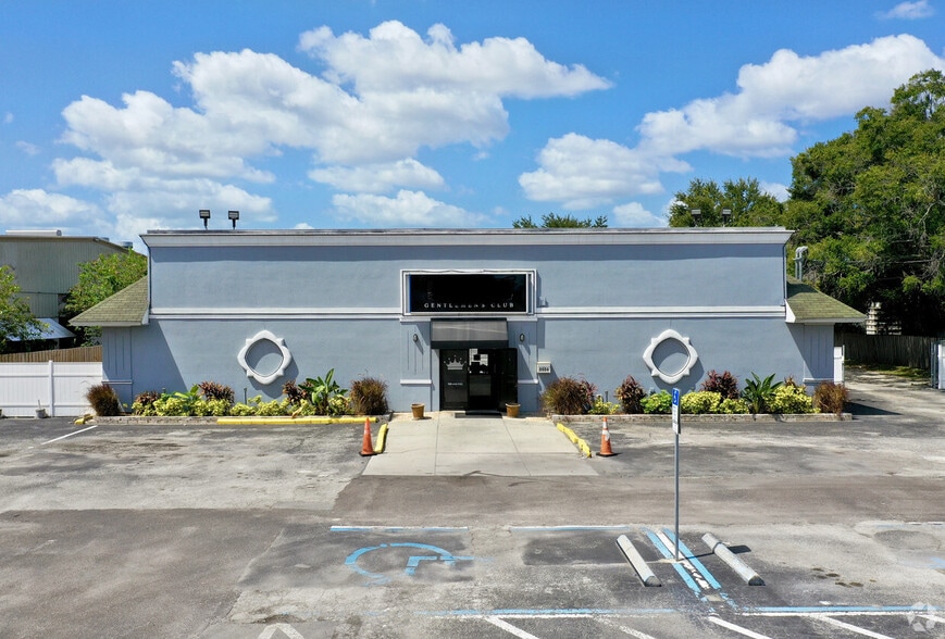 More Photos Of 8804 66th St N, Pinellas Park Bar For Lease