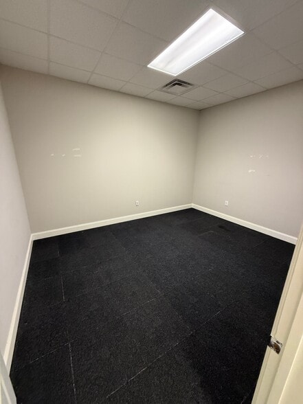 More Photos Of 1661 Shug Jordan Pky, Auburn Light Distribution For Lease