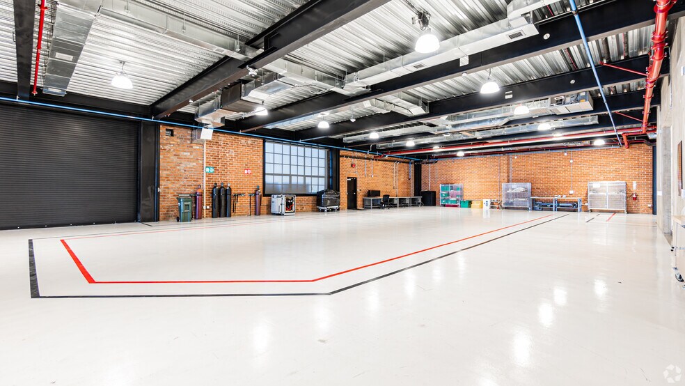 More Photos Of 136-142 Oregon St, El Segundo Research And Development For Lease