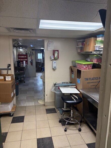 More Photos Of 754 S Clinton Ave, Rochester Showroom For Sale