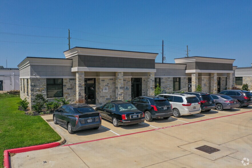 More Photos Of 633 E Fernhurst Dr, Katy Medical For Lease