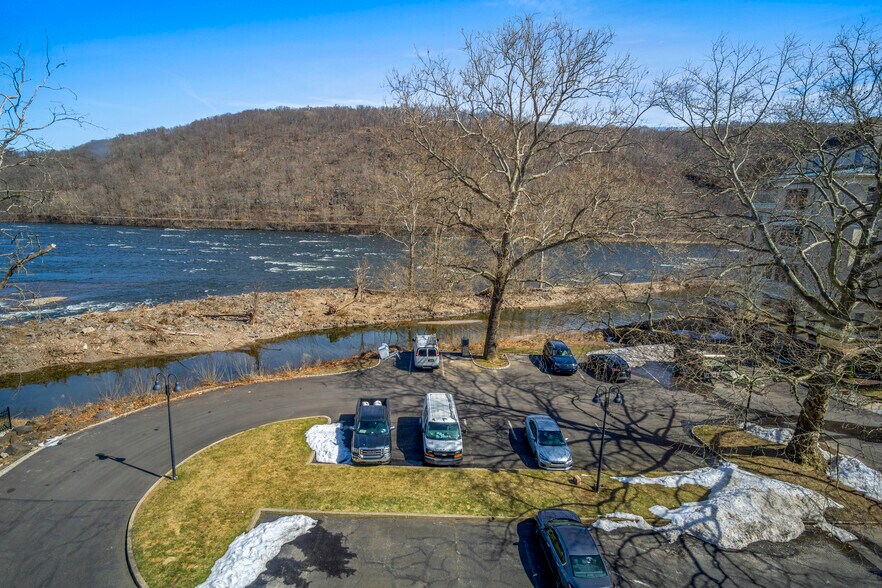 More Photos Of 400 S River Rd, New Hope Office For Sale