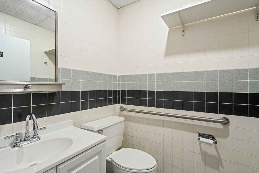 More Photos Of 510 Montauk Hwy, West Islip Office For Lease