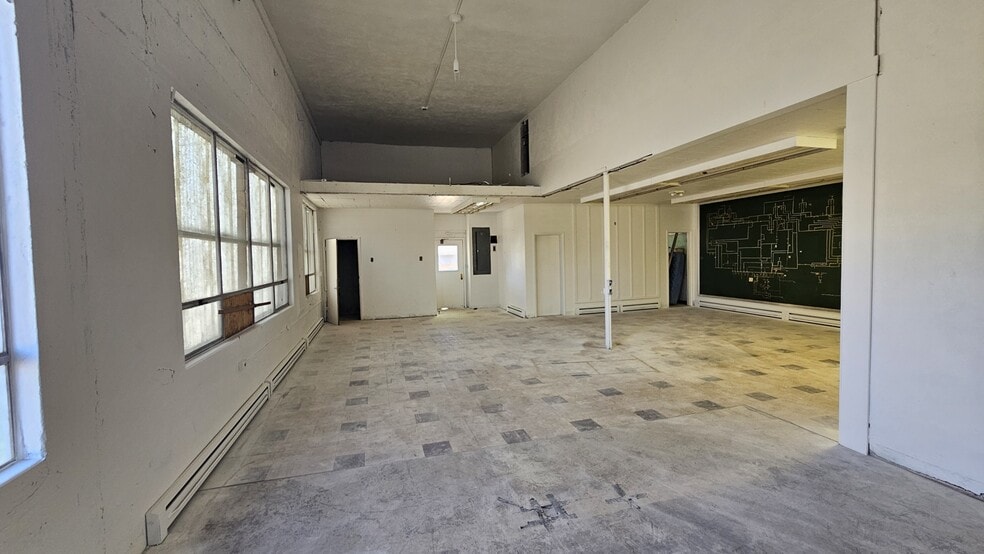 More Photos Of 975 Hemlock St, Longview Industrial For Sale