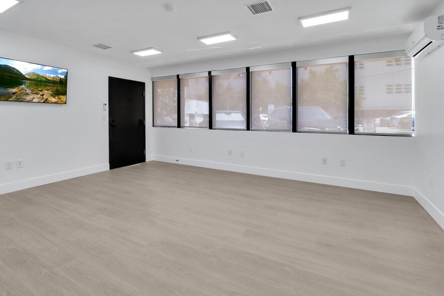 More Photos Of 14852 Ventura Blvd, Sherman Oaks Loft Creative Space For Lease