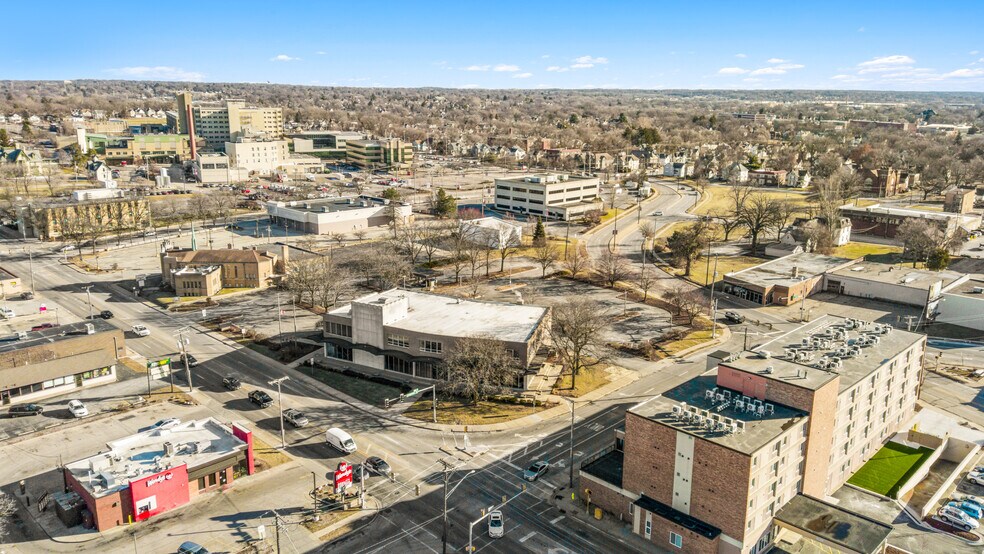 More Photos Of 1107 E State St, Rockford General Retail For Sale