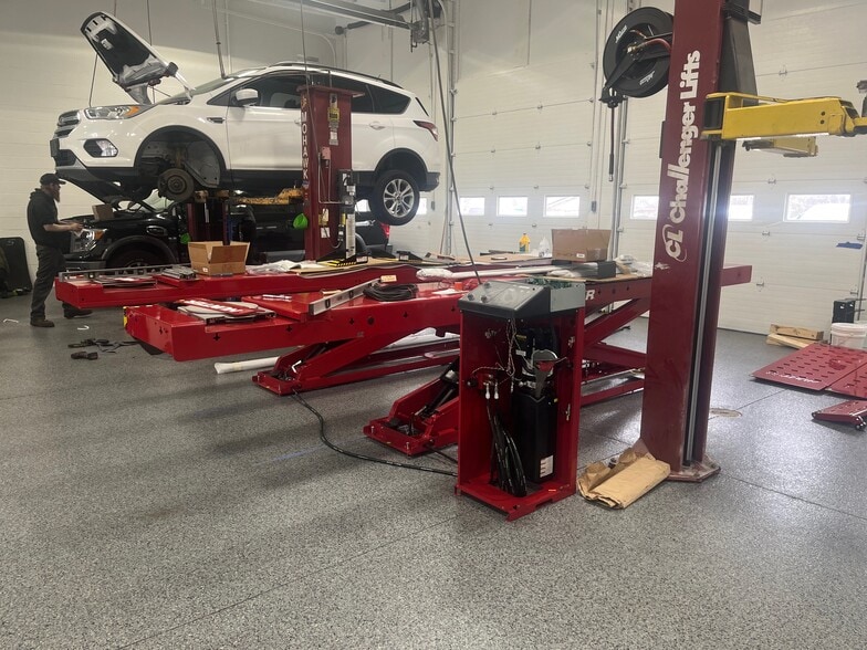 More Photos Of 14953 Cleveland St, Spring Lake Auto Repair For Lease