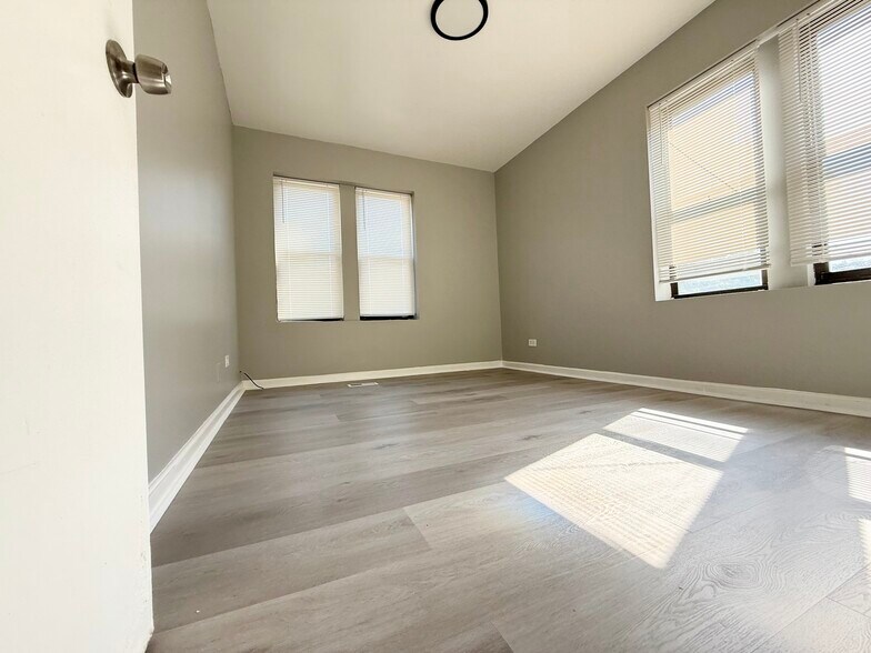 More Photos Of 1721-1725 E 79th St, Chicago Apartments For Sale