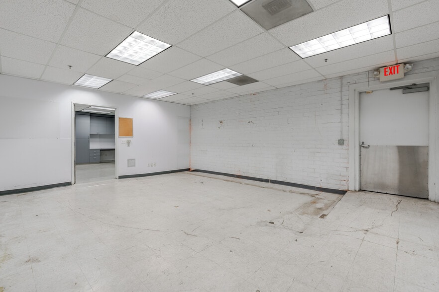 More Photos Of 700-710 W Wilson Ave, Glendale Warehouse For Sale