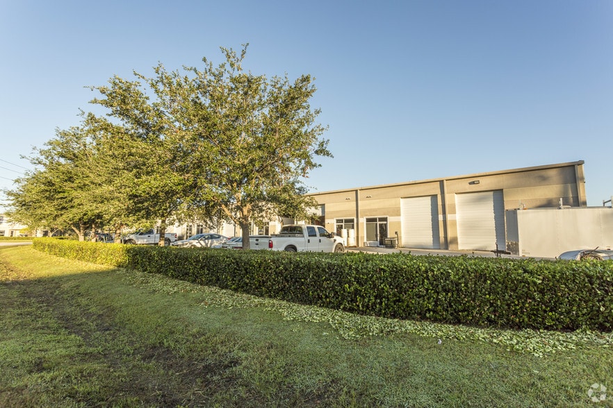 More Photos Of 28720 S Diesel Dr, Bonita Springs Warehouse For Lease