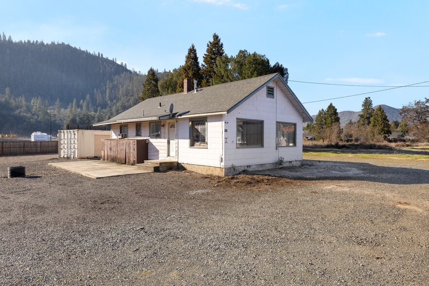 More Photos Of 175 Rogue River Hwy, Gold Hill Office For Sale