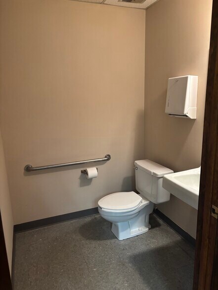 More Photos Of 11156-11174 Downs Rd, Pineville Light Distribution For Lease