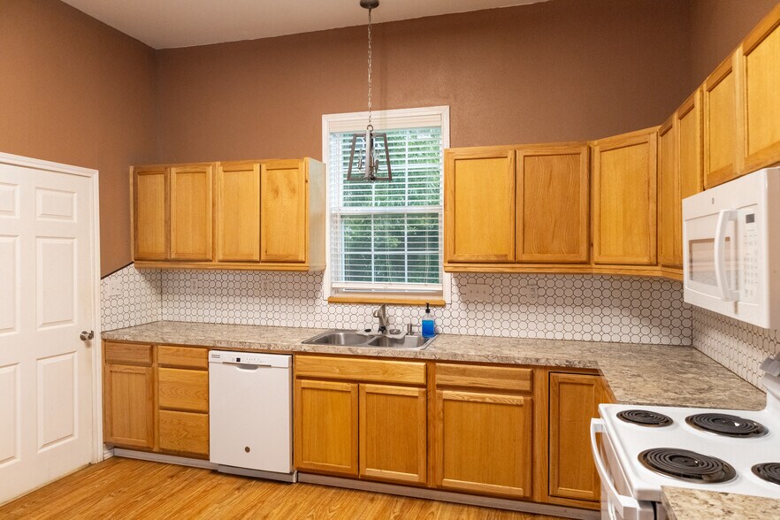 More Photos Of 416 W Palestine Ave, Palestine Office Residential For Sale