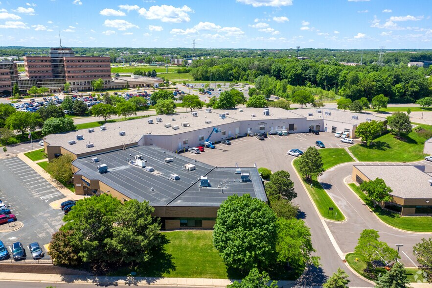 More Photos Of 2800 Campus Dr, Plymouth Light Manufacturing For Lease