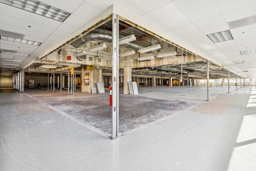 More Photos Of 1575 Garden of the Gods Rd, Colorado Springs Light Manufacturing For Lease