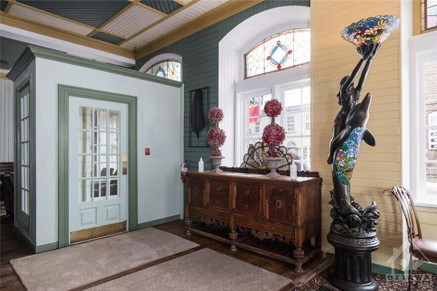 More Photos Of 111 St Lawrence St, Merrickville Hotel For Sale
