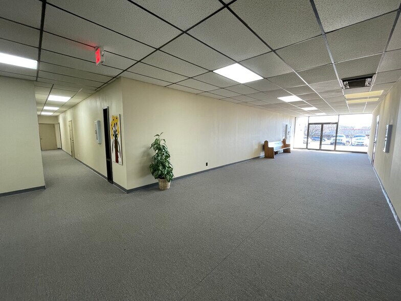 More Photos Of 809 Gallagher Dr, Sherman General Retail For Sale