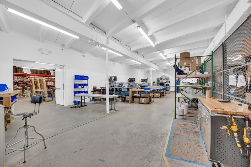 More Photos Of 673 US Highway 1, Vero Beach Showroom For Lease