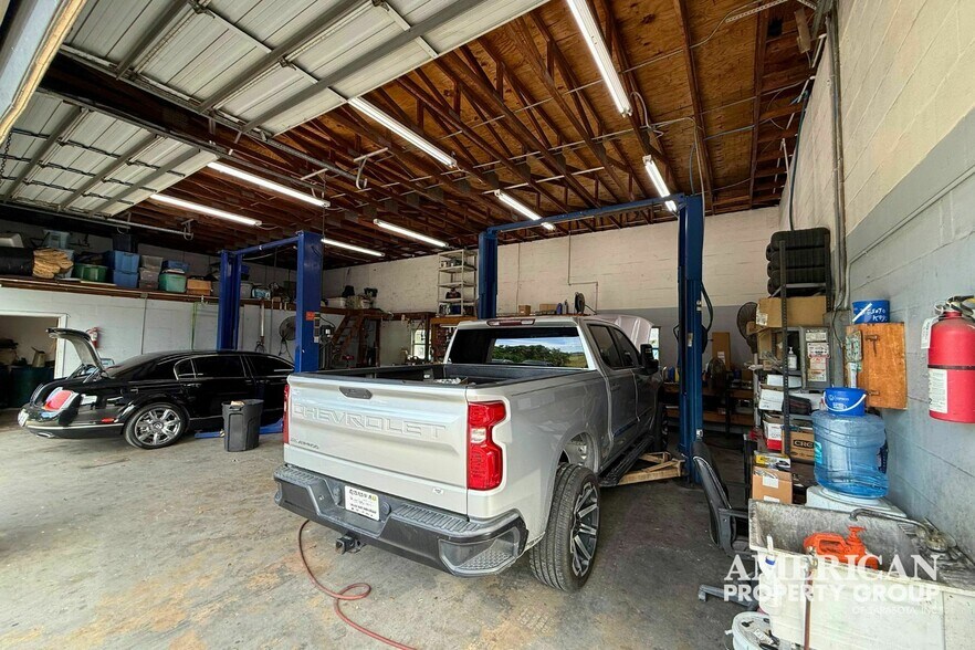 More Photos Of 3220 9th St W, Bradenton Auto Dealership For Sale