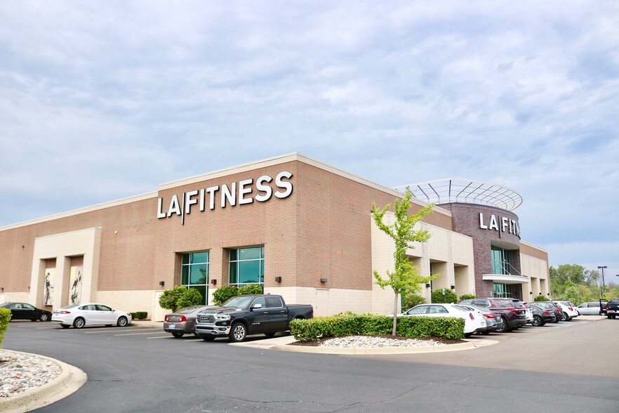 More Photos Of 5709-5773 E 12 Mile Rd, Warren Unknown For Lease