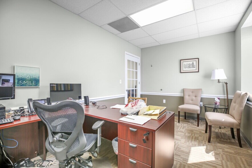 More Photos Of 107 Olde Greenwich Dr, Fredericksburg Office For Sale