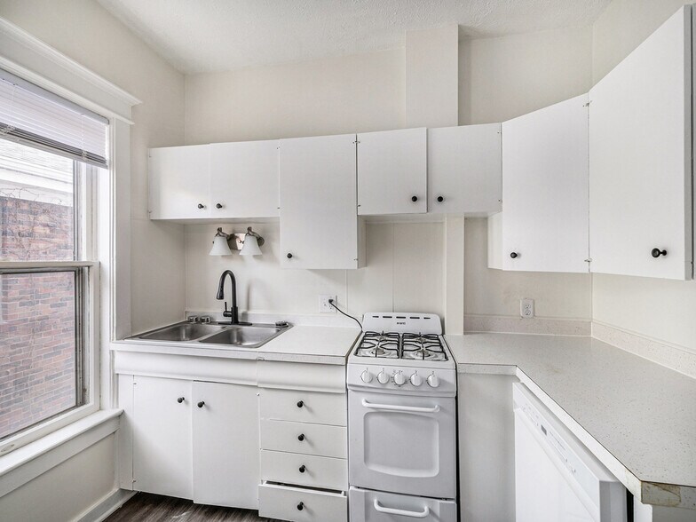 More Photos Of 1618 S 32nd Ave, Omaha Apartments For Sale