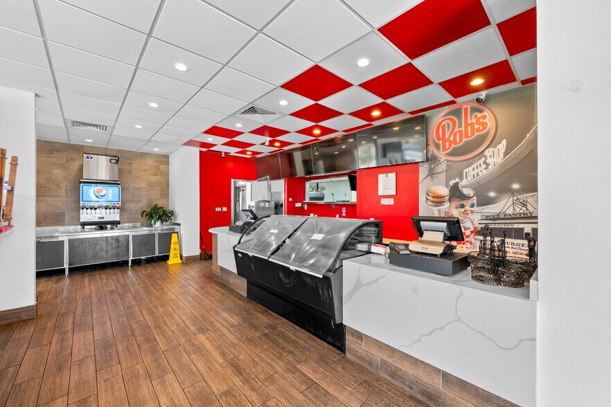 More Photos Of 32704 Grand River Ave, Farmington Restaurant For Sale