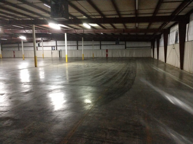 More Photos Of 460 Commerce Pl, Asheboro Warehouse For Lease
