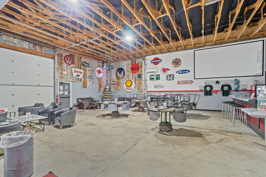 More Photos Of 2425 25th St SE, Salem General Retail For Sale