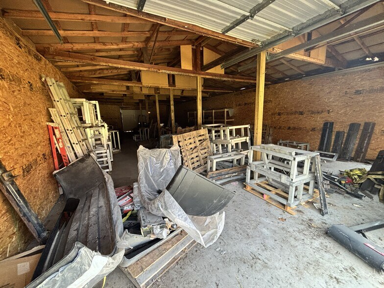 More Photos Of 217 Parkview Ave E, Elkhart Manufacturing For Lease
