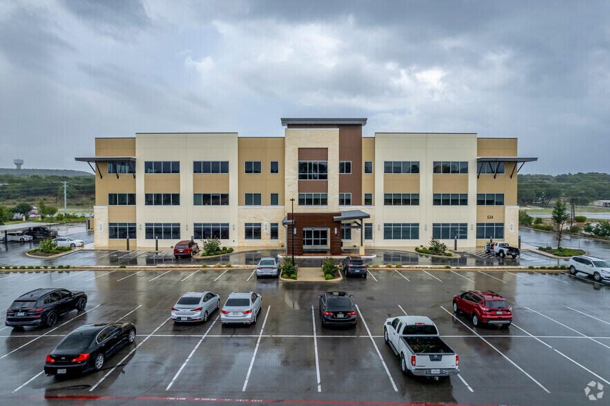 More Photos Of 524 Singing Oaks, Spring Branch Medical For Lease