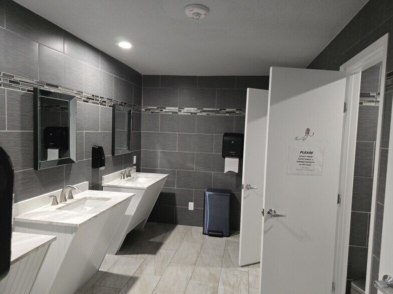 More Photos Of 4515 Lake Shore Dr, Waco Medical For Sale