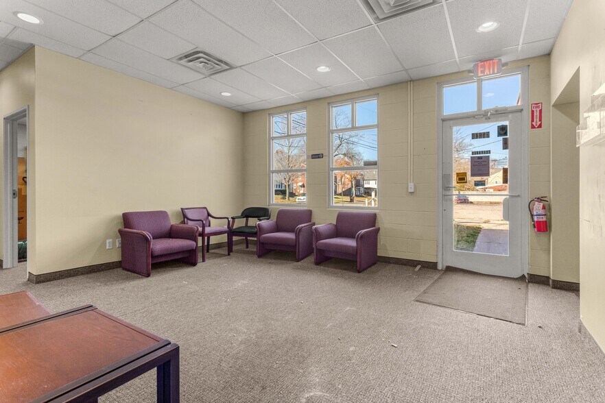More Photos Of 35640 W Michigan Ave, Wayne Medical For Lease