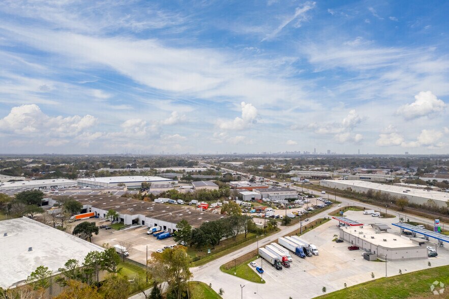More Photos Of 4260-4298 Clark Rd, Houston Distribution For Lease