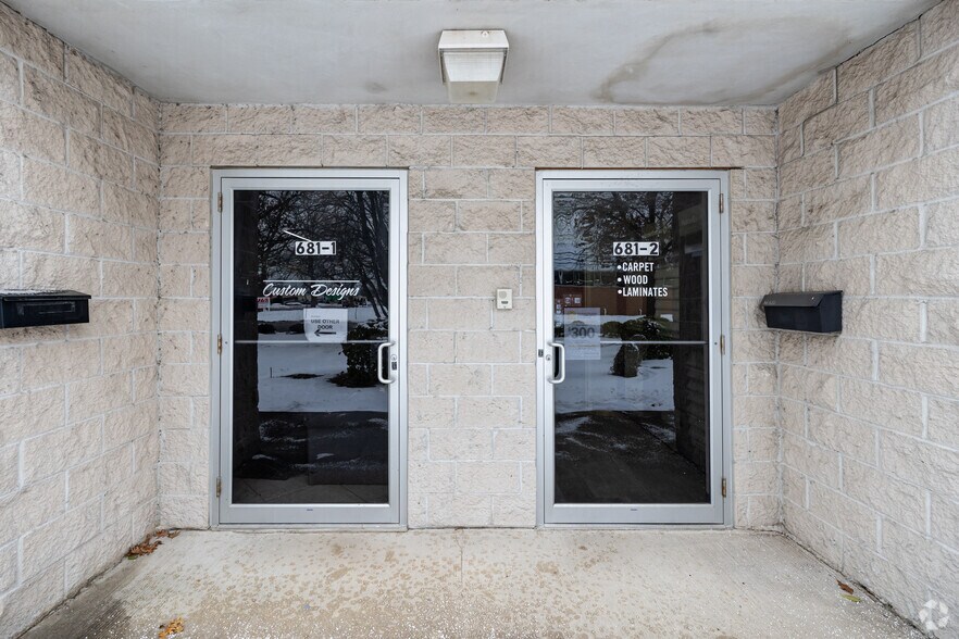 More Photos Of 681 Grand Blvd, Deer Park Warehouse For Lease