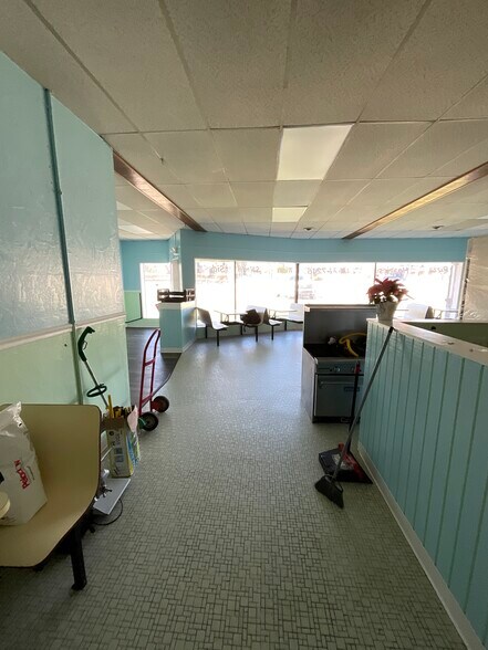 More Photos Of 1000-1010 Broadview Blvd, Brackenridge Freestanding For Lease